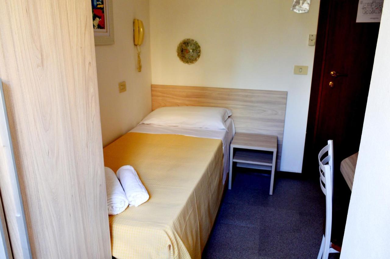 Hotel Cirene Rimini Ngoại thất bức ảnh